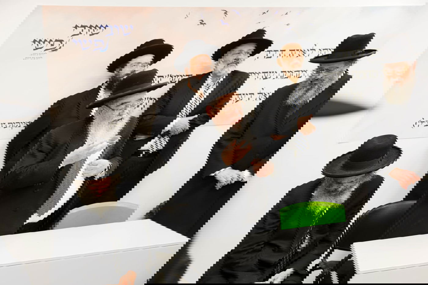 קביעת מזוזות למבנה החדש של שלוחת הסמינר הישן בירושלים