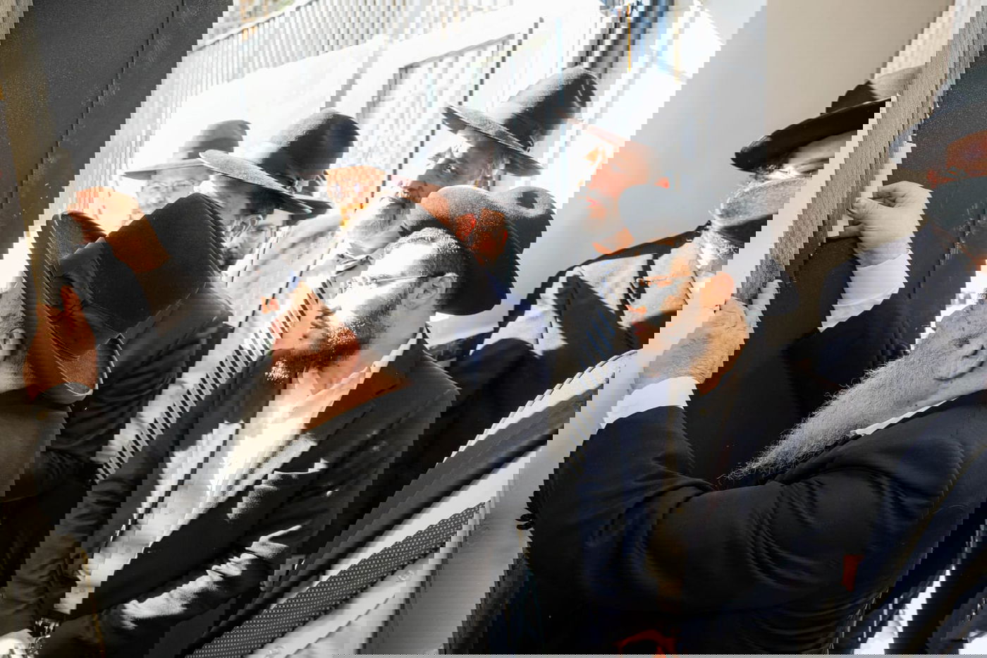 קביעת מזוזות למבנה החדש של שלוחת הסמינר הישן בירושלים