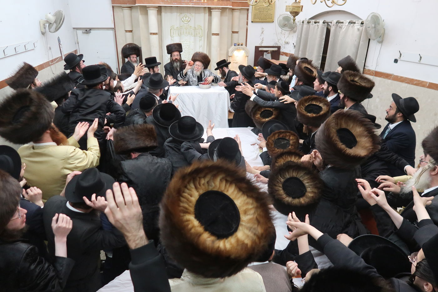 הקפות שניות בחצה"ק סטרופקוב 