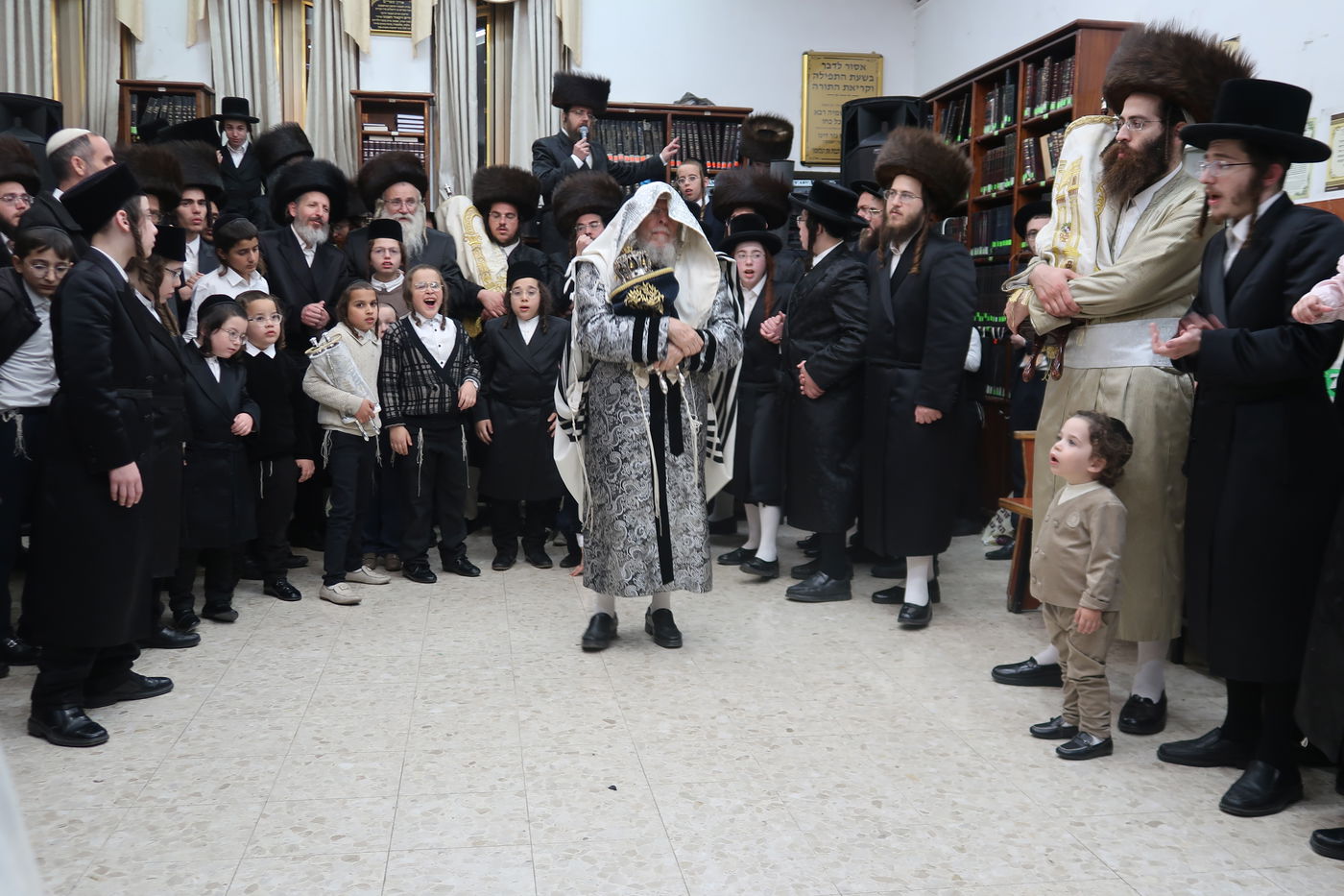 הקפות שניות בחצה"ק סטרופקוב 