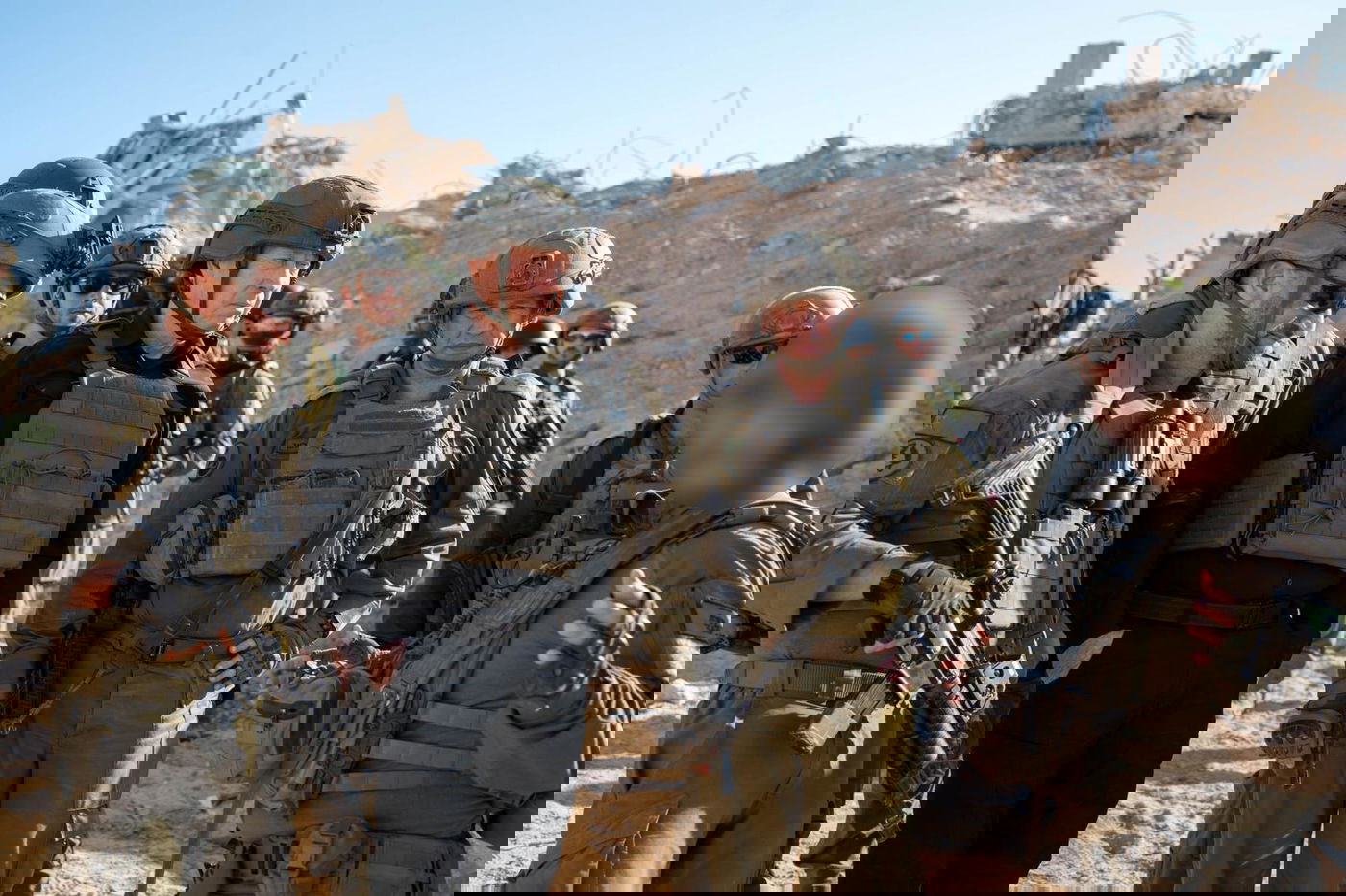 שר הביטחון יואב גלנט עם לוחמי צה"ל ברפיח