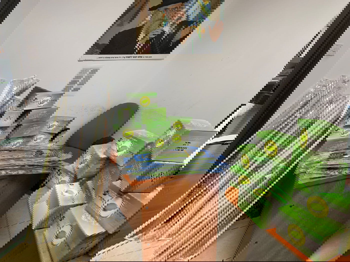 חלוקת ד' מינים ע"י פעילי יד לאחים