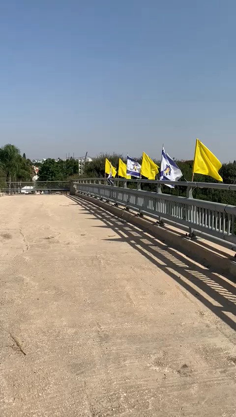הורדת השלטים המיסיונרים
