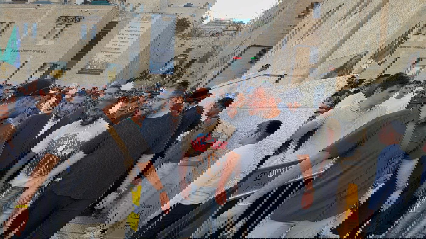 המתאגרף האמריקאי פלויד מייוות'ר בכותל המערבי