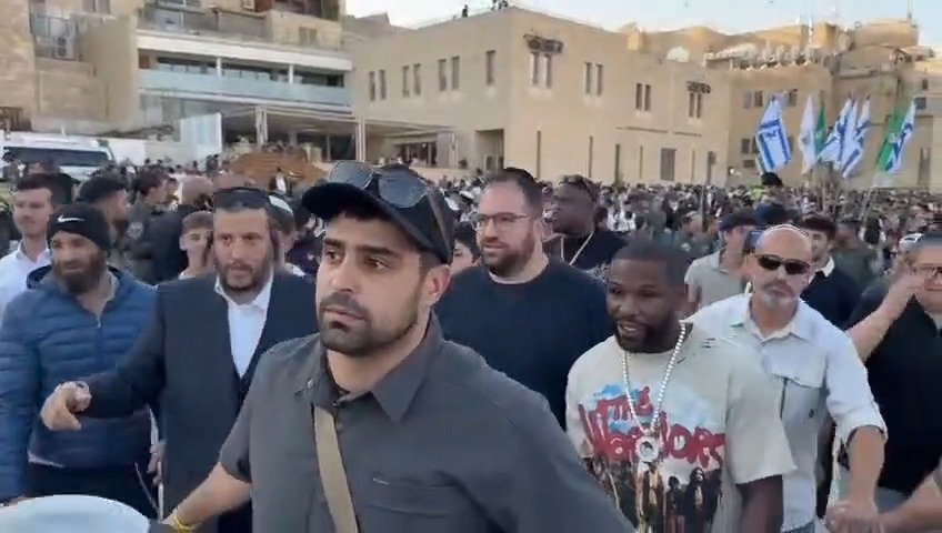המתאגרף האמריקאי פלויד מייוות'ר בכותל המערבי