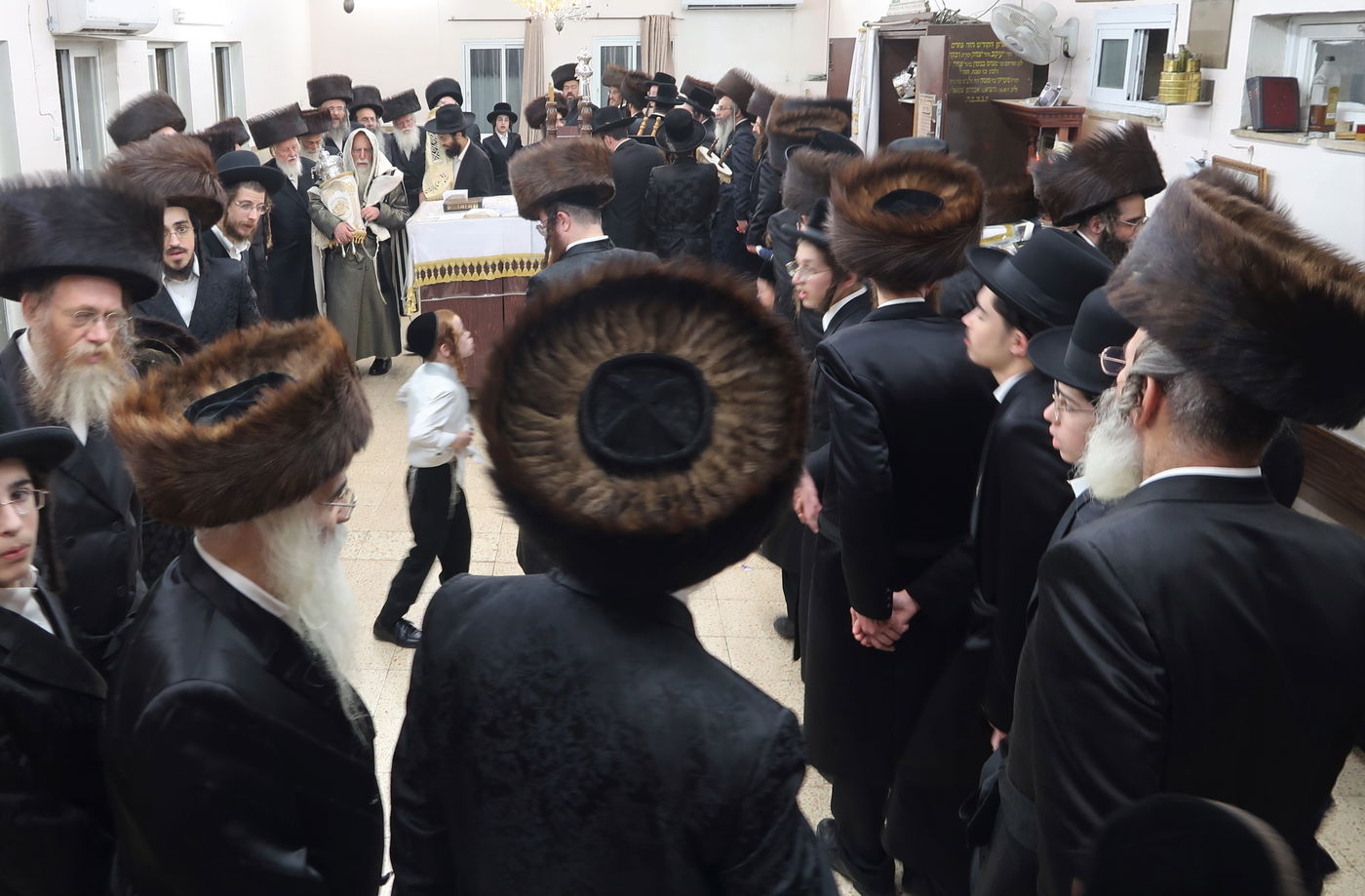 סוכות אצל הגה"צ אב"ד קרית צאנז ירושלים 