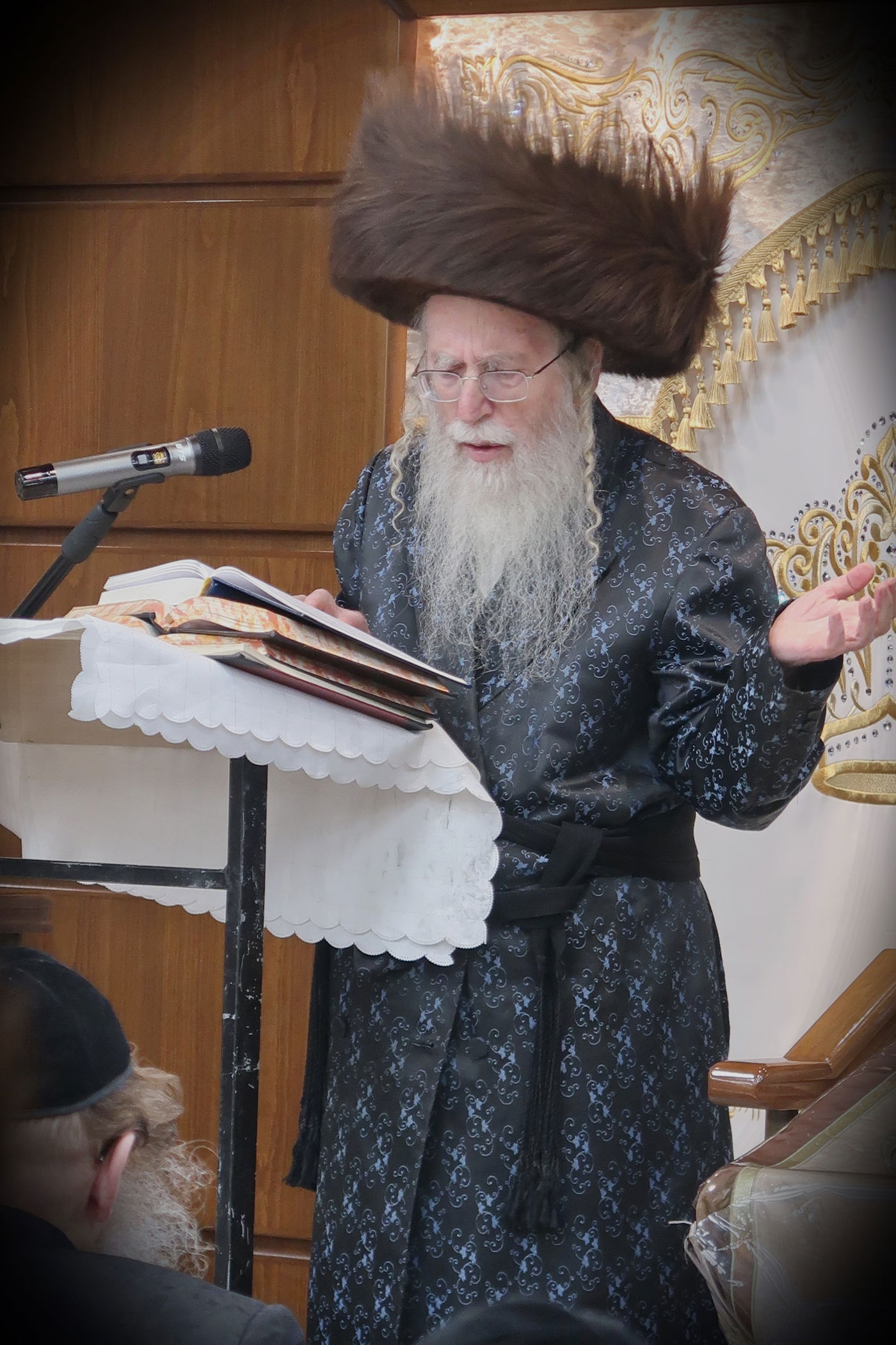 סוכות אצל הגה"צ אב"ד קרית צאנז ירושלים 