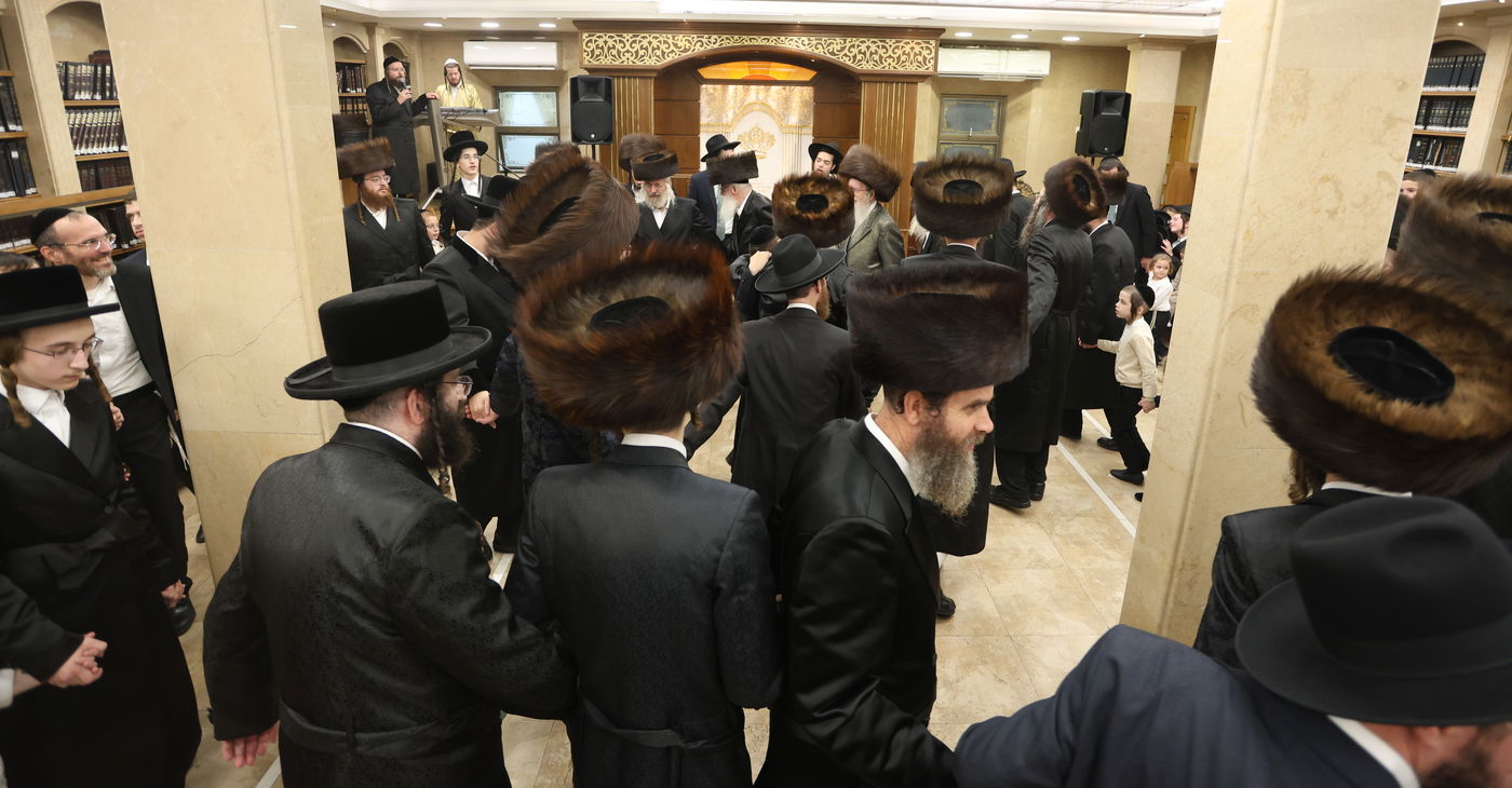 סוכות אצל הגה"צ אב"ד קרית צאנז ירושלים 