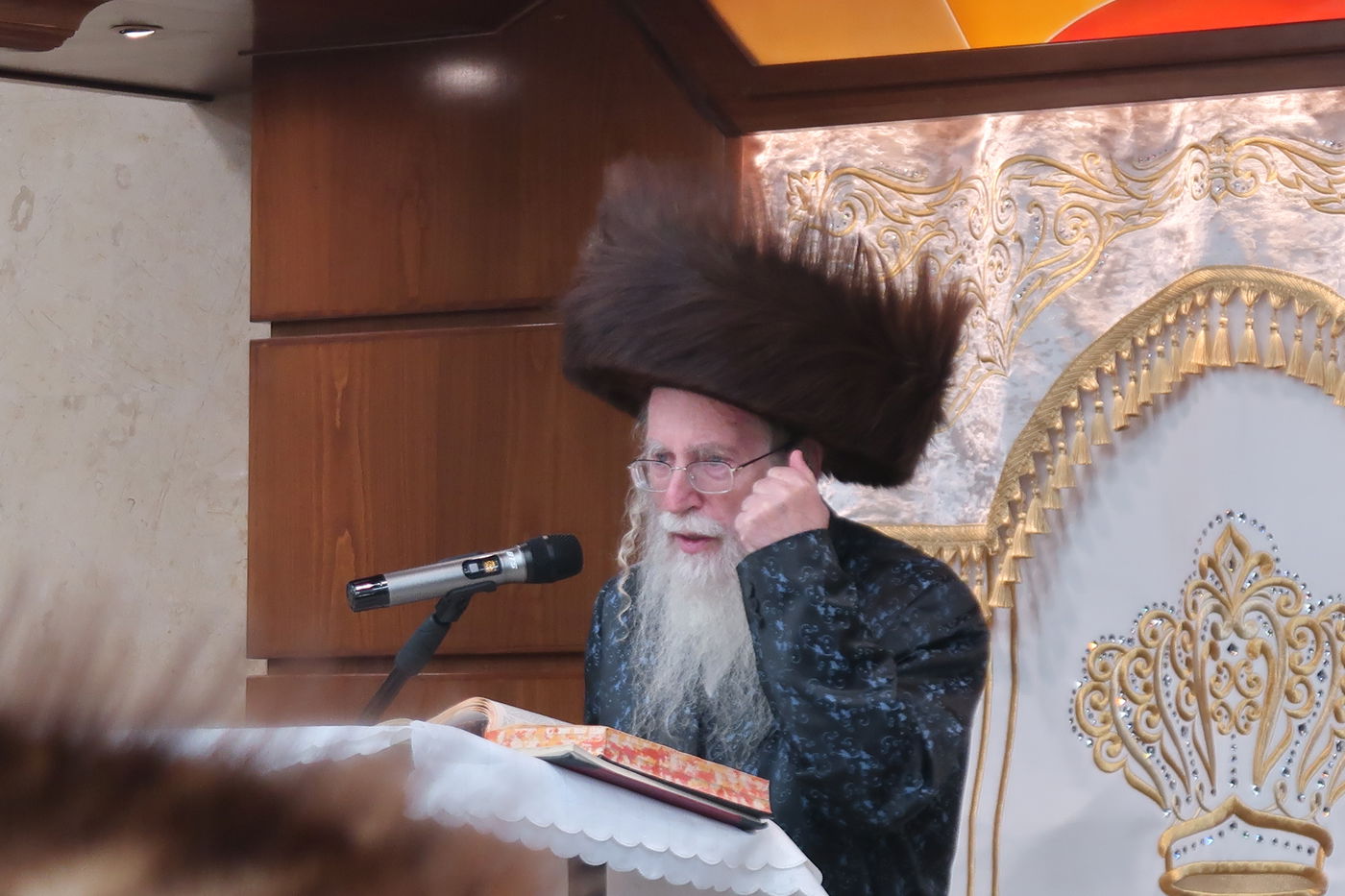 סוכות אצל הגה"צ אב"ד קרית צאנז ירושלים 