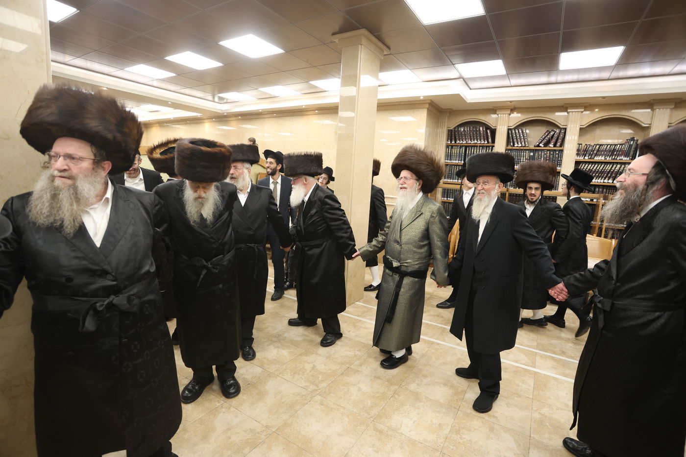 סוכות אצל הגה"צ אב"ד קרית צאנז ירושלים 