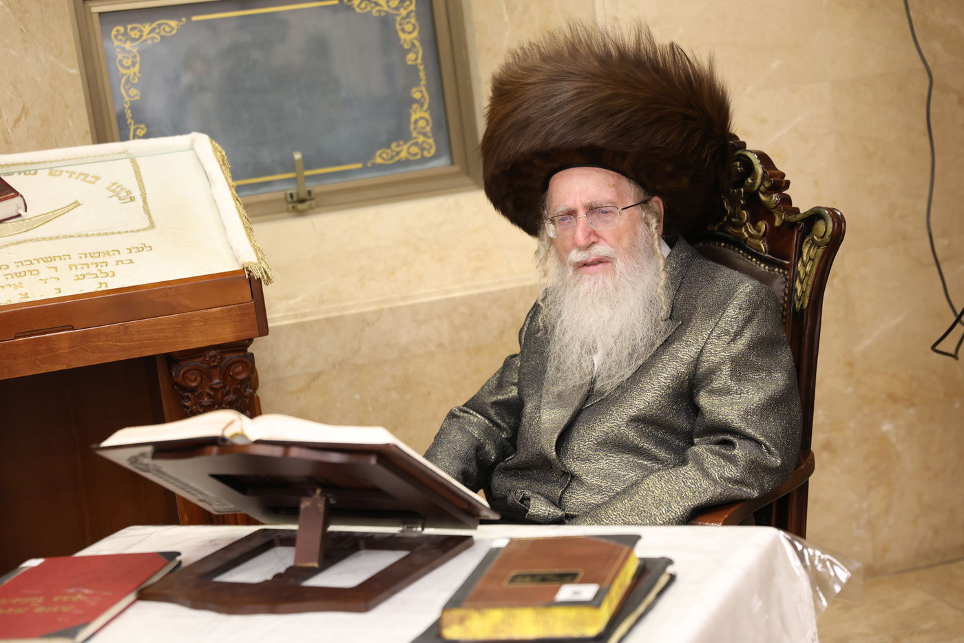 סוכות אצל הגה"צ אב"ד קרית צאנז ירושלים 