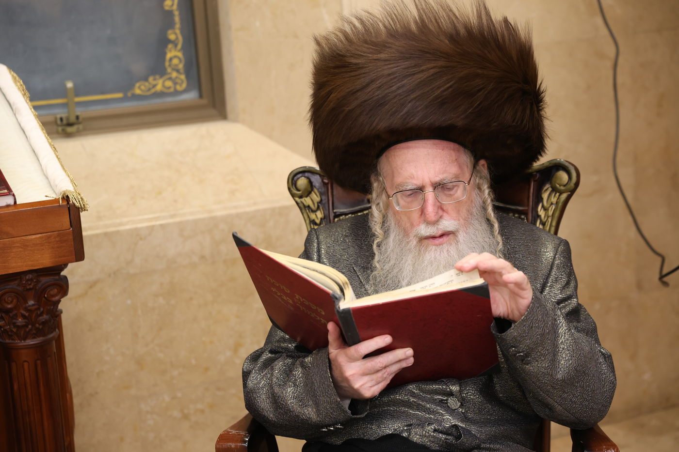 סוכות אצל הגה"צ אב"ד קרית צאנז ירושלים 