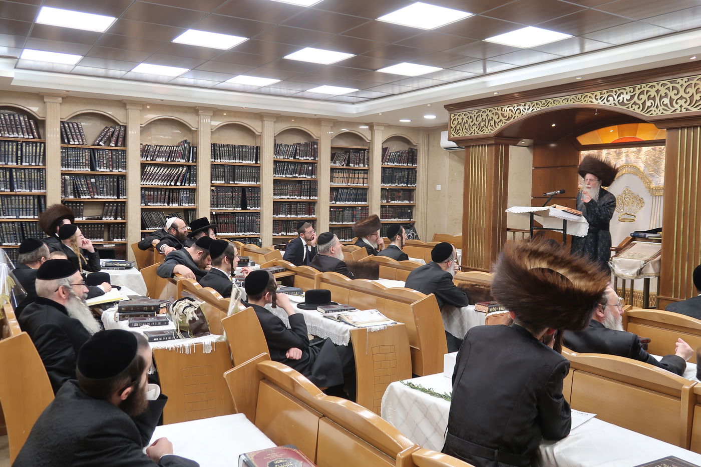 סוכות אצל הגה"צ אב"ד קרית צאנז ירושלים 