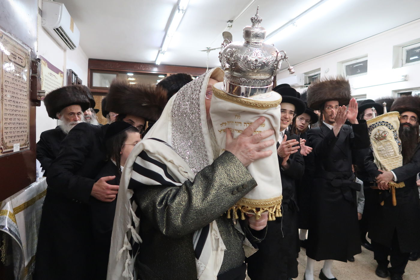 סוכות אצל הגה"צ אב"ד קרית צאנז ירושלים 