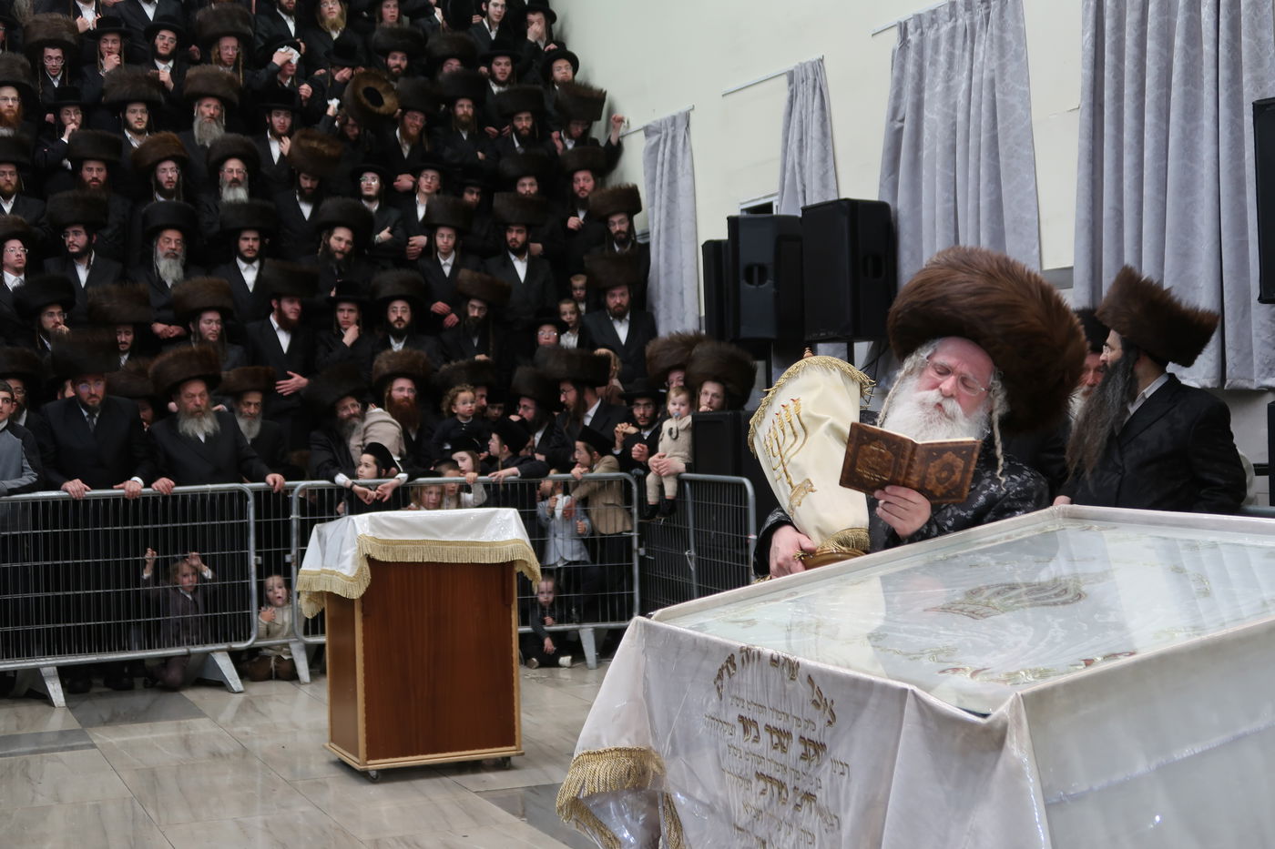 הקפות שניות בחצה"ק נדבורנה ירושלים