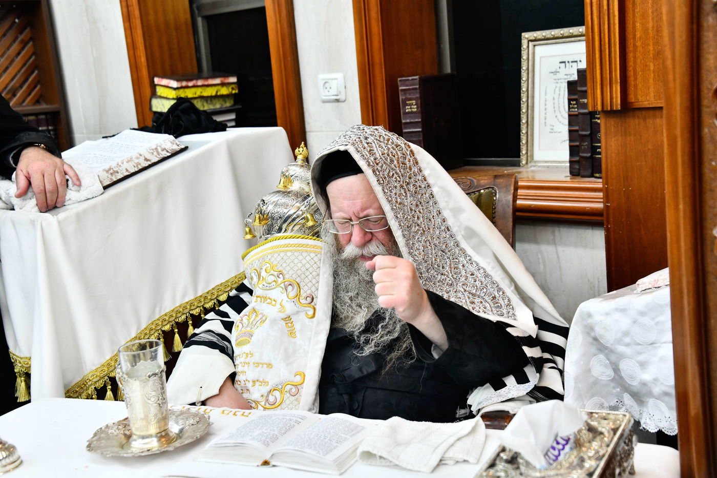 האדמו"ר מקוזמיר בהקפות שניות