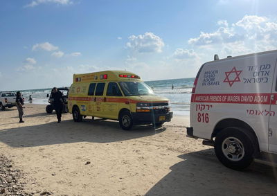 אמבולנסים של מגן דוד אדום (מד"א) בזירת טביעה בים | אילוסטרציה