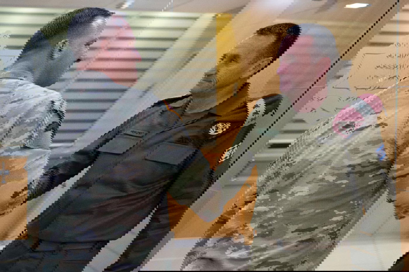 גנרל  מייקל אריק קורילה עם הרמטכ"ל רב-אלוף הרצי הלוי