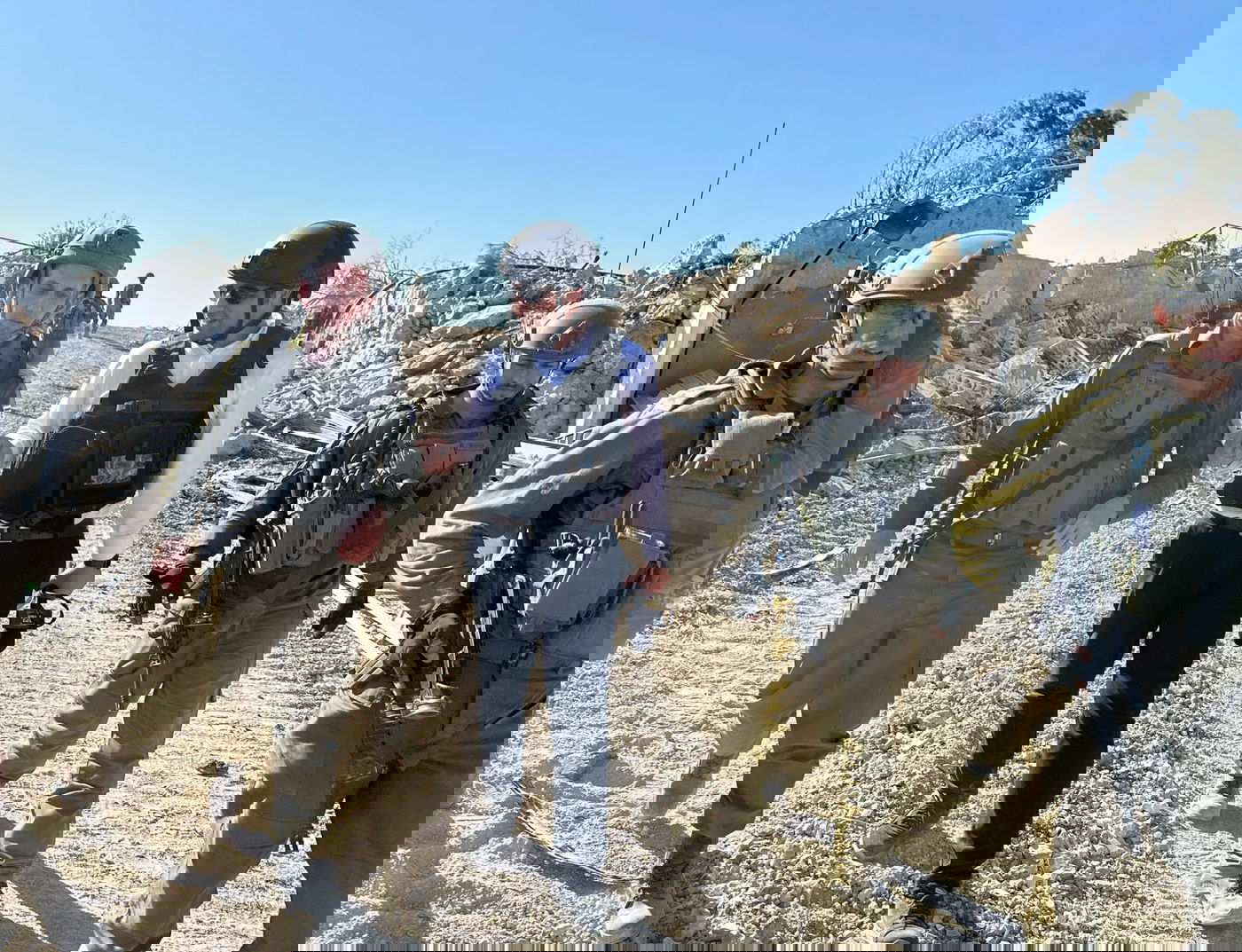 שליח 'כיכר' ישי כהן עם תא"ל הגרי בסימטאות דרום לבנון