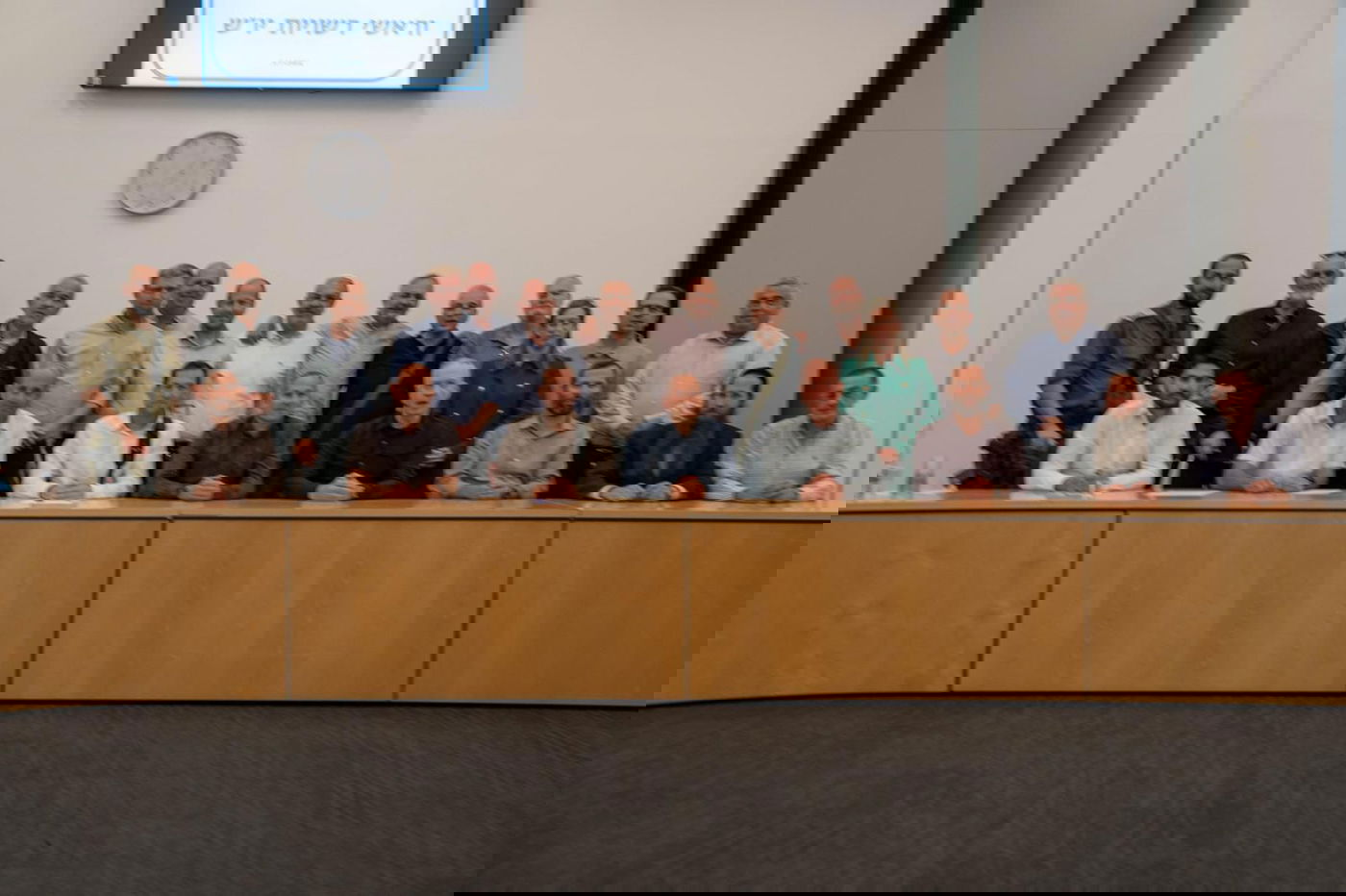 שר הביטחון גלנט עם ראשי הרשויות ביו"ש