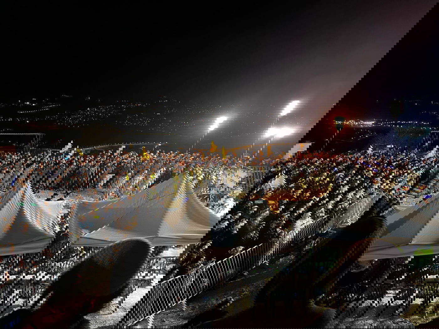 ההלוויה, הלילה