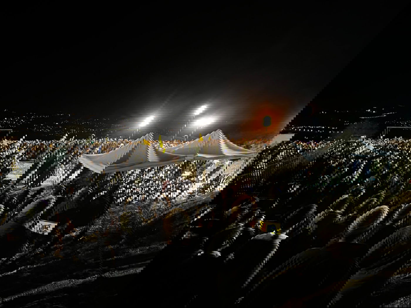 ההלוויה, הלילה