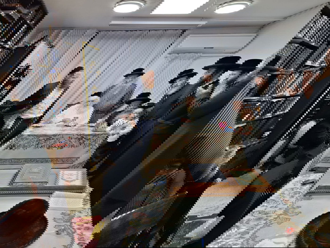 שמחת החלאקה לנכד האדמו"ר משבט הלוי, וגאב"ד דושינסקיא אצל הגר"מ שטרנבוך 