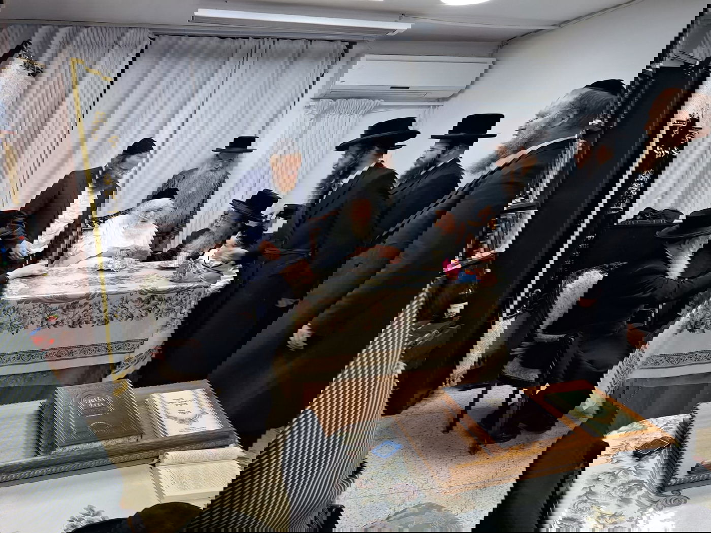 שמחת החלאקה לנכד האדמו"ר משבט הלוי, וגאב"ד דושינסקיא אצל הגר"מ שטרנבוך 