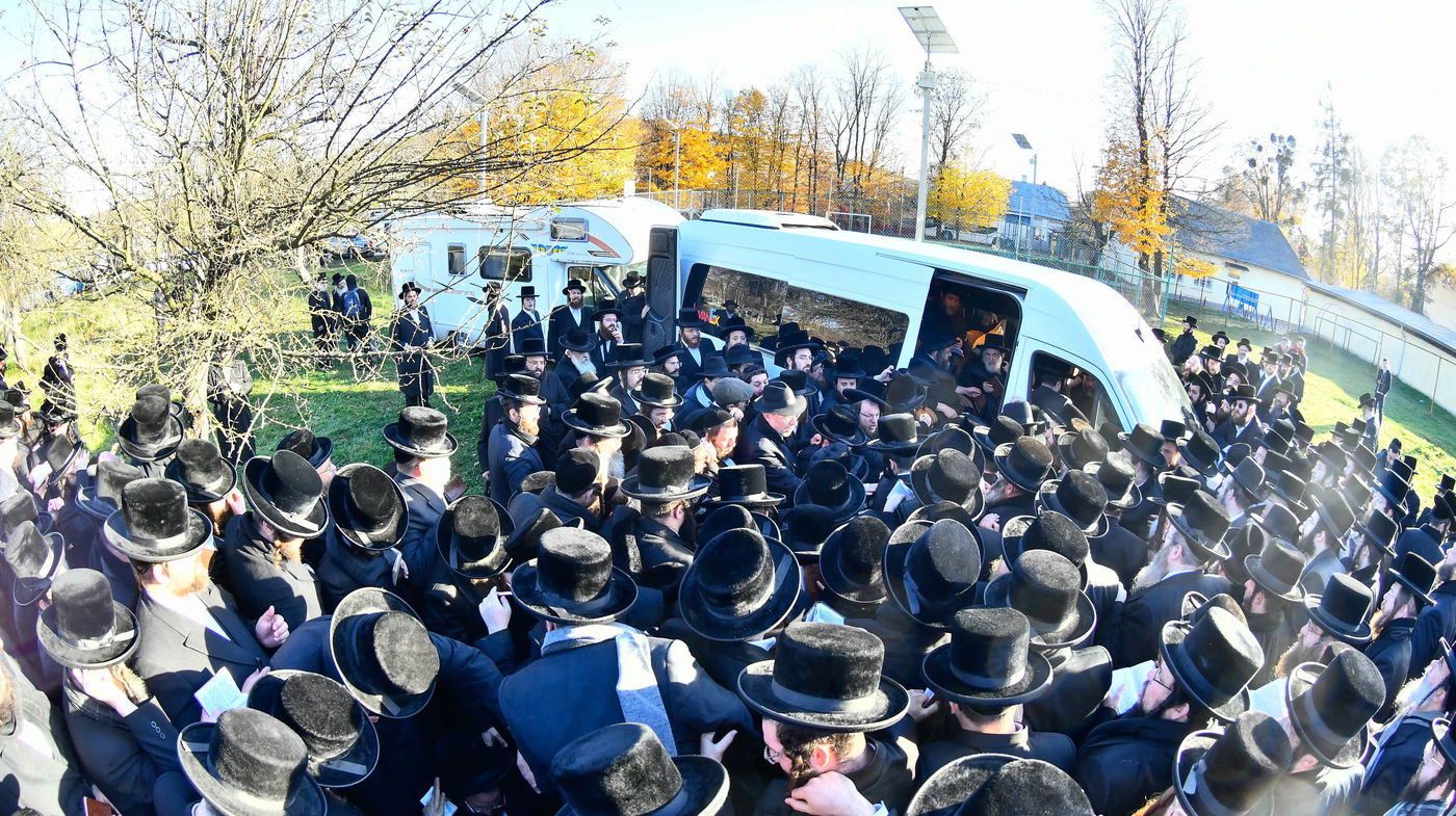 האדמו"ר מויז'ניץ במסע הקודש לאוקראיינה