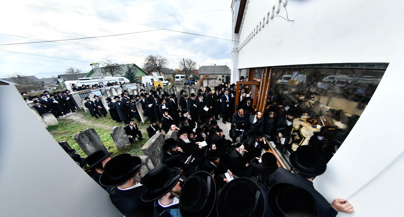 האדמו"ר מויז'ניץ במסע הקודש לאוקראיינה