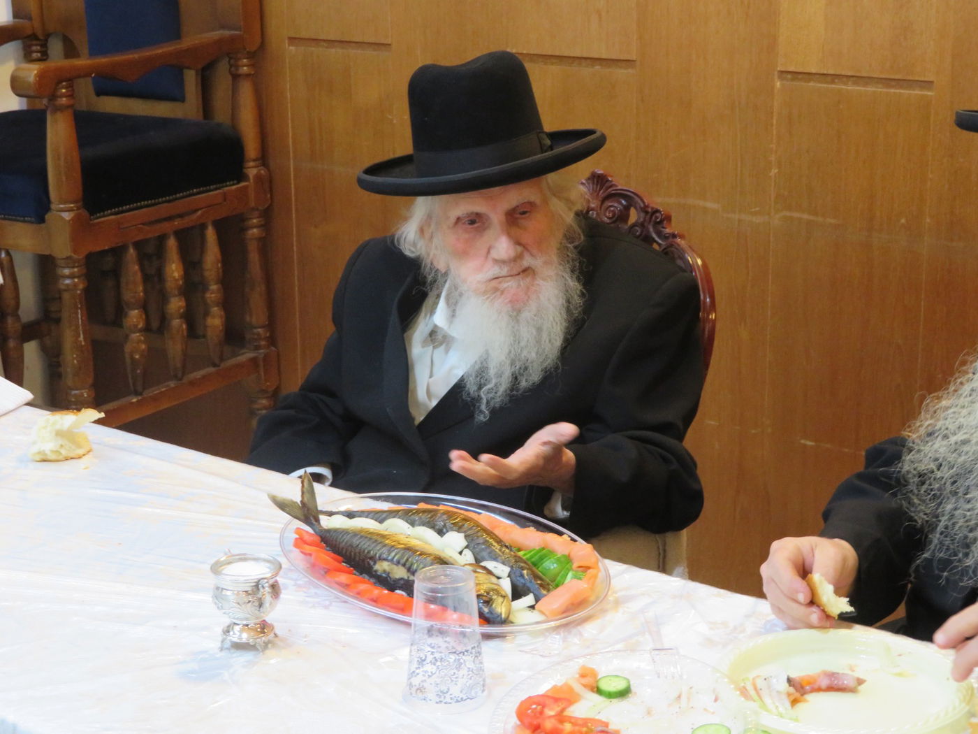 הגה"צ רבי מרדכי אויערבאך בטיש הילולא להרה"ק מרוז'ין