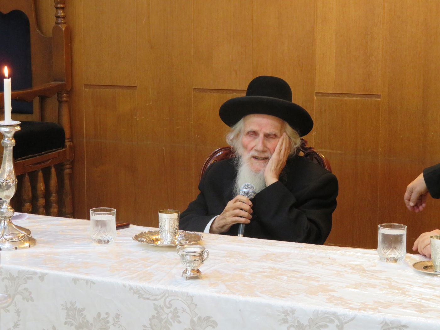 הגה"צ רבי מרדכי אויערבאך בטיש הילולא להרה"ק מרוז'ין