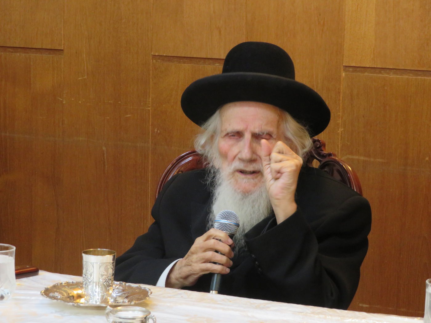 הגה"צ רבי מרדכי אויערבאך בטיש הילולא להרה"ק מרוז'ין