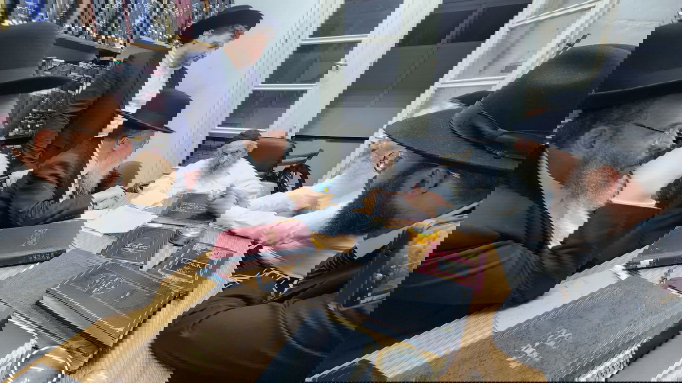 הגרב"צ אזרחי מזמין את הגר"ד לנדו להילולא 