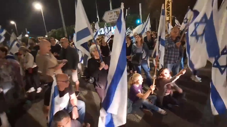 הפגנה כעת בצומת רעננה