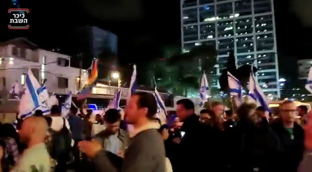 ליל גלנט הראשון: הפגנות השמאל בתל אביב אחרי פיטוריו של גלנט במרץ 2023