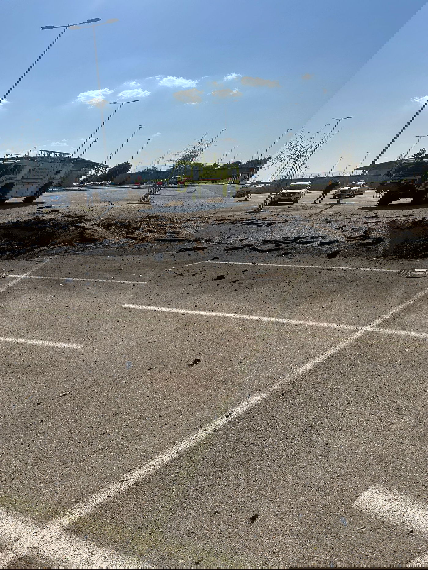 הנפילה בנתב"ג, מחוץ למתחם האווירי