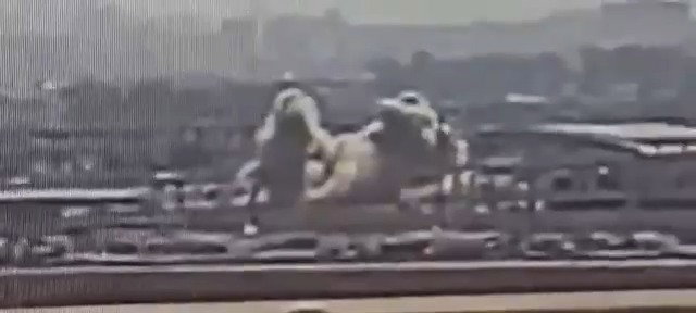 תיעוד רגע הנפילה בנתב"ג