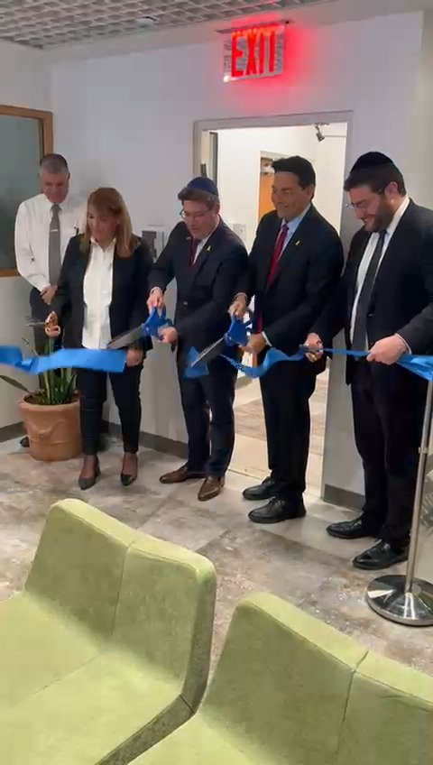 בגזירת הסרט