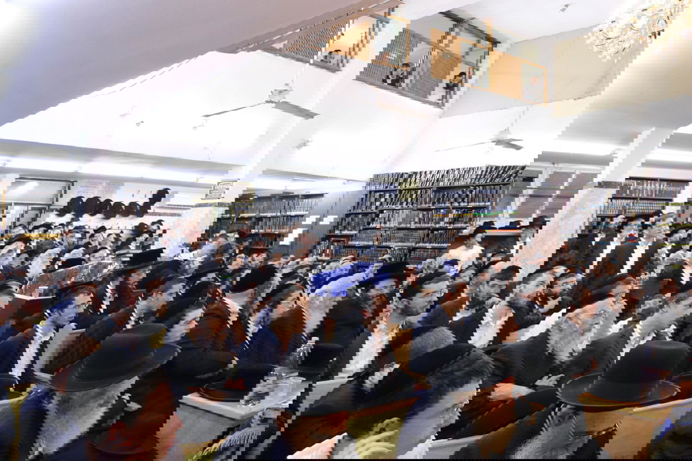 הגאון רבי אשר וייס בשיחה בביהמ"ד פרשבורג בבני ברק