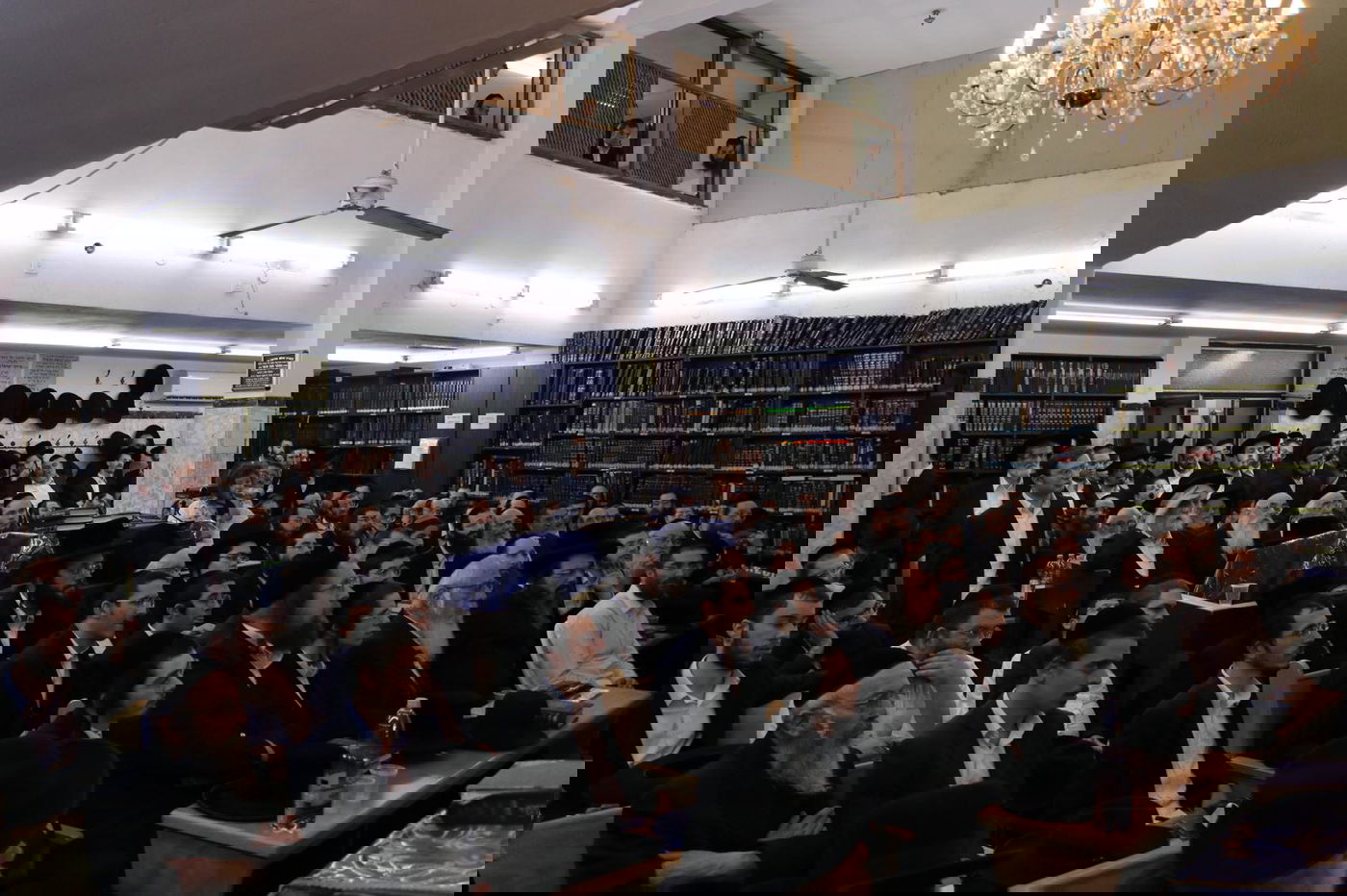 הגאון רבי אשר וייס בשיחה בביהמ"ד פרשבורג בבני ברק