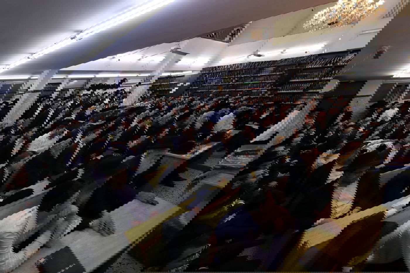 הגאון רבי אשר וייס בשיחה בביהמ"ד פרשבורג בבני ברק