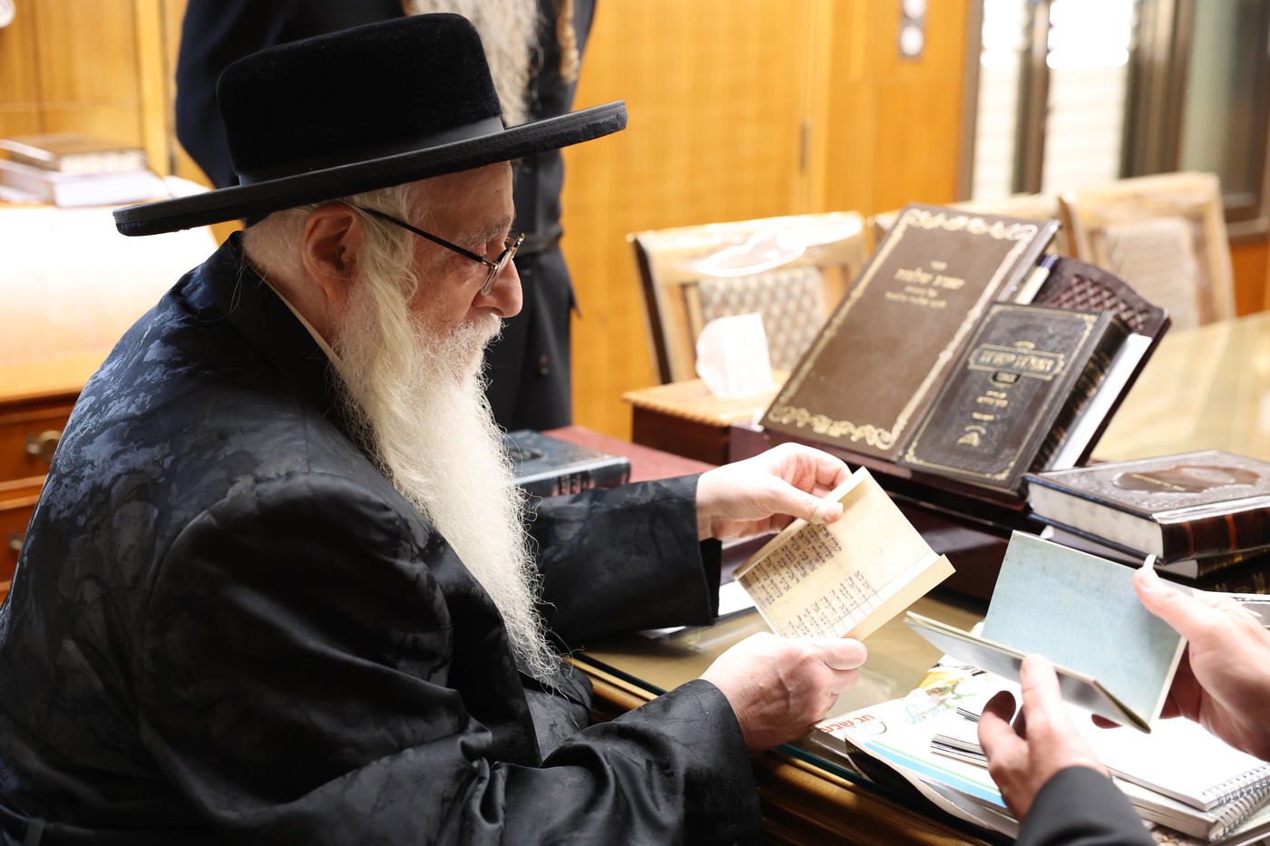 הגאון רבי יצחק דוד גרוסמן בביקור אצל האדמו"ר מצאנז 