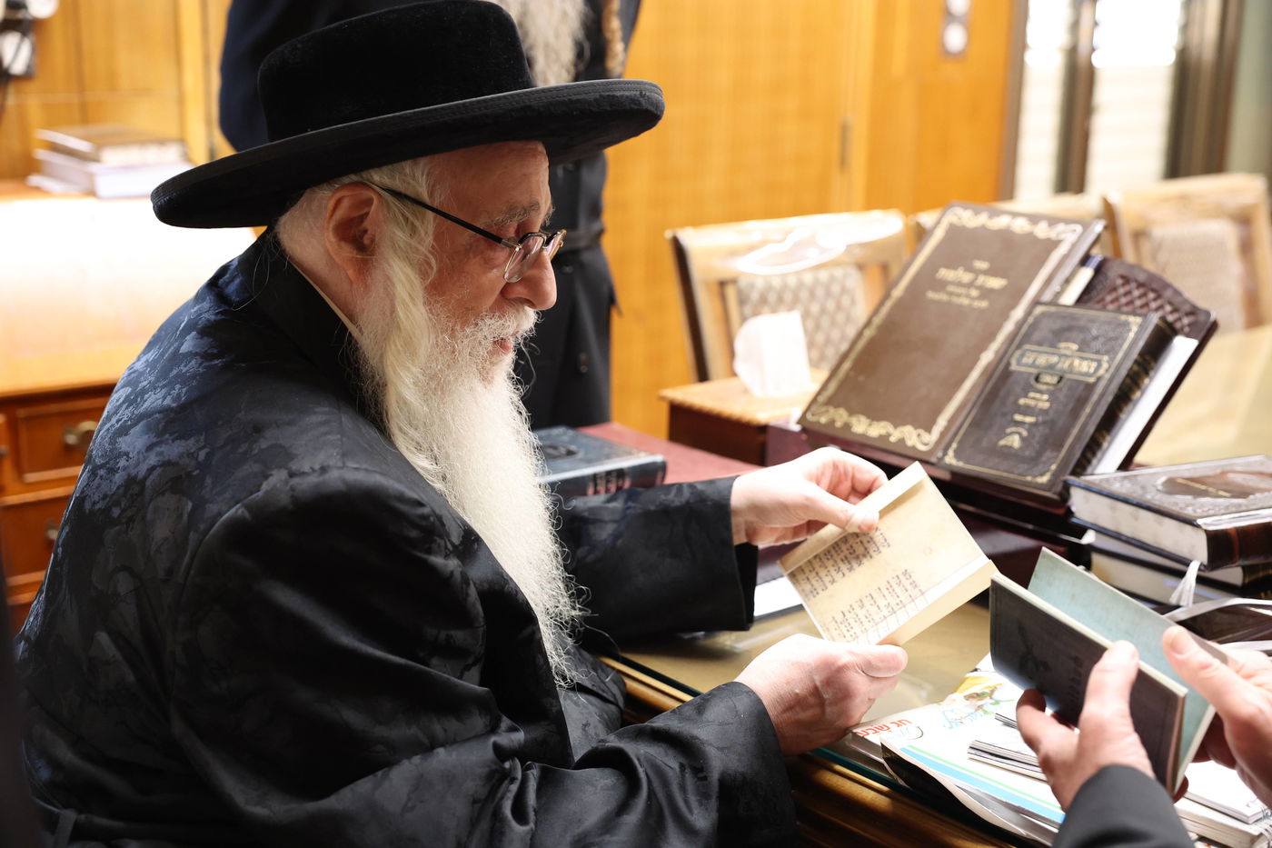 הגאון רבי יצחק דוד גרוסמן בביקור אצל האדמו"ר מצאנז 