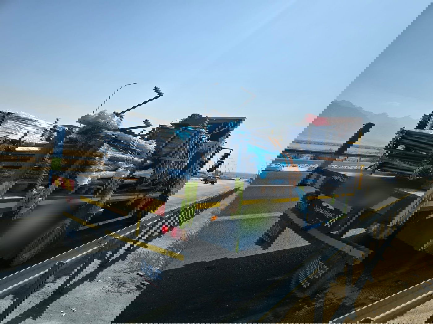 השוטר כרז לנהג משאית - שהיה עסוק בטלפון בנהיגה ולא שמע | צפו