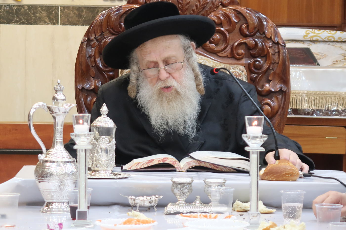 האדמו"ר מקומרנא ארזי הבירה בטיש הילולא לע"נ אביו זצ"ל