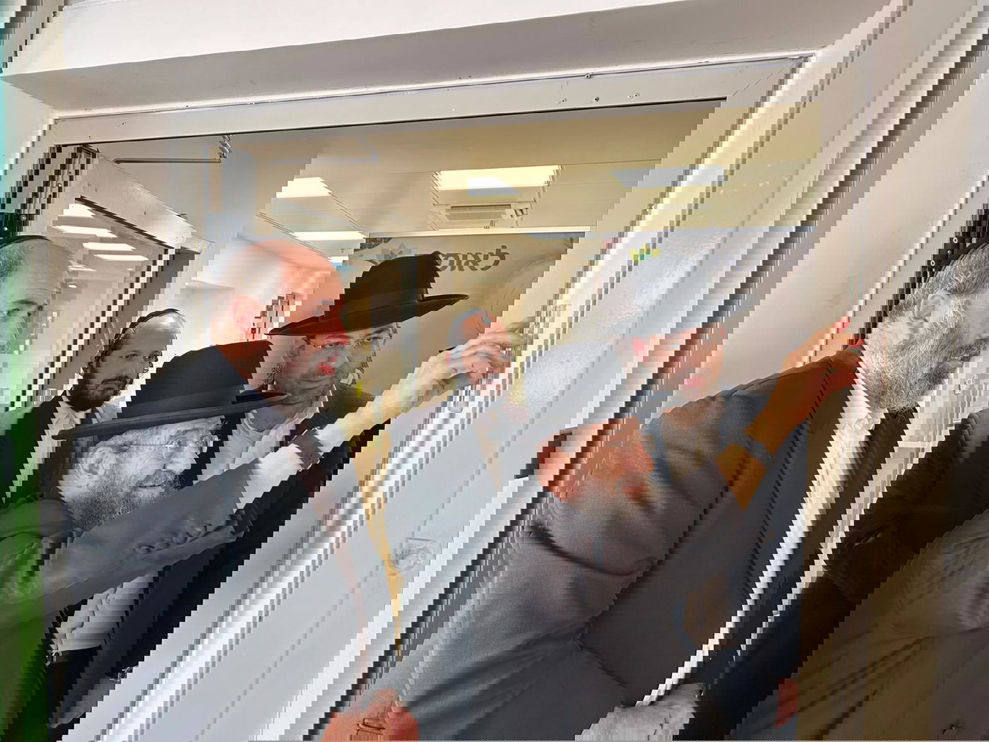 רבני העיר בני ברקבקביעת מזוזה ביחידה להתפתחות הילד במרכז הרפואי לאומית