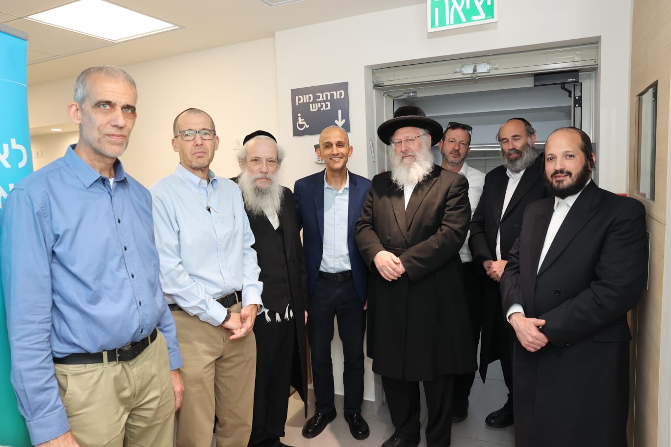 רבני העיר בני ברק בקביעת מזוזה ביחידה להתפתחות הילד בלאומית 