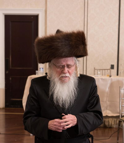 הגה"ח ר' חיים אלעזר ברנסדורפר ז"ל בריקוד מצווה טאנץ