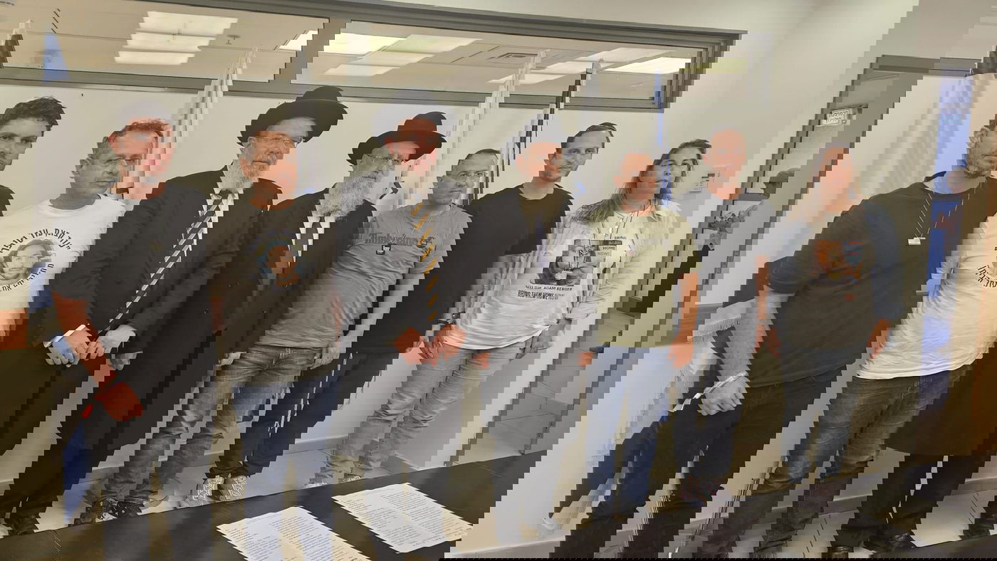 משפחות החטופים עם הרבנים הראשיים